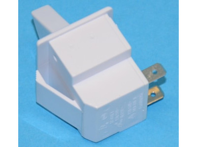 Switch Light Refrigerator Hisense RS670N4HC2 